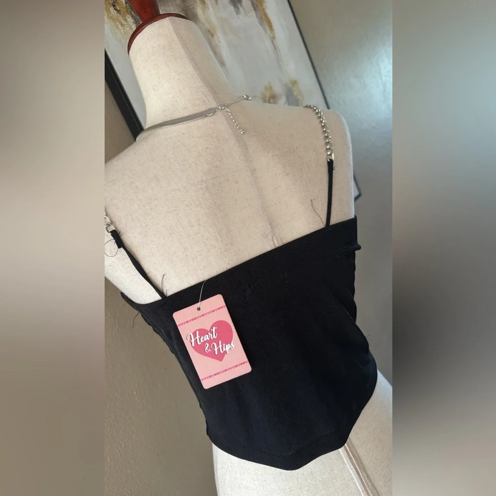 Chain strap black cami crop top - Picture 9 of 9